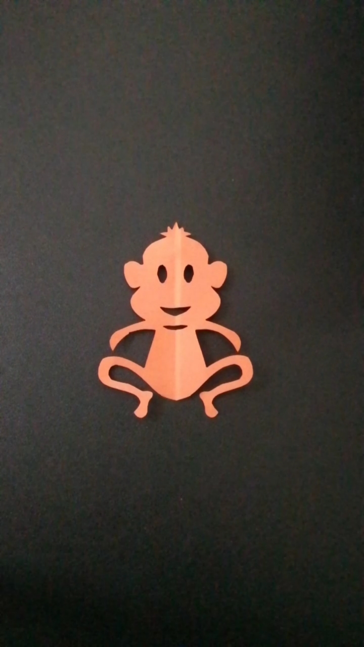 儿童手工剪纸小猴子,对折剪法.