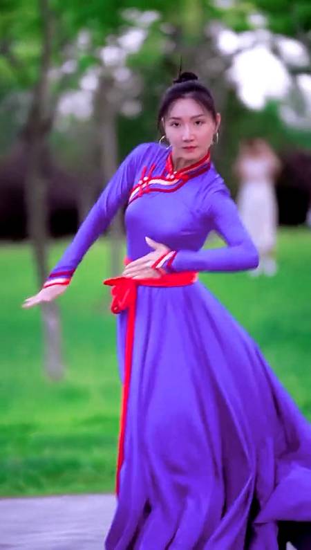 舞蹈欣赏小红队长优美欢快的舞蹈白马