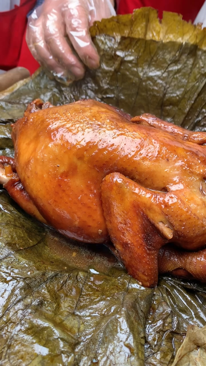 宋师傅熟食#叫花鸡,满满的荷叶清香