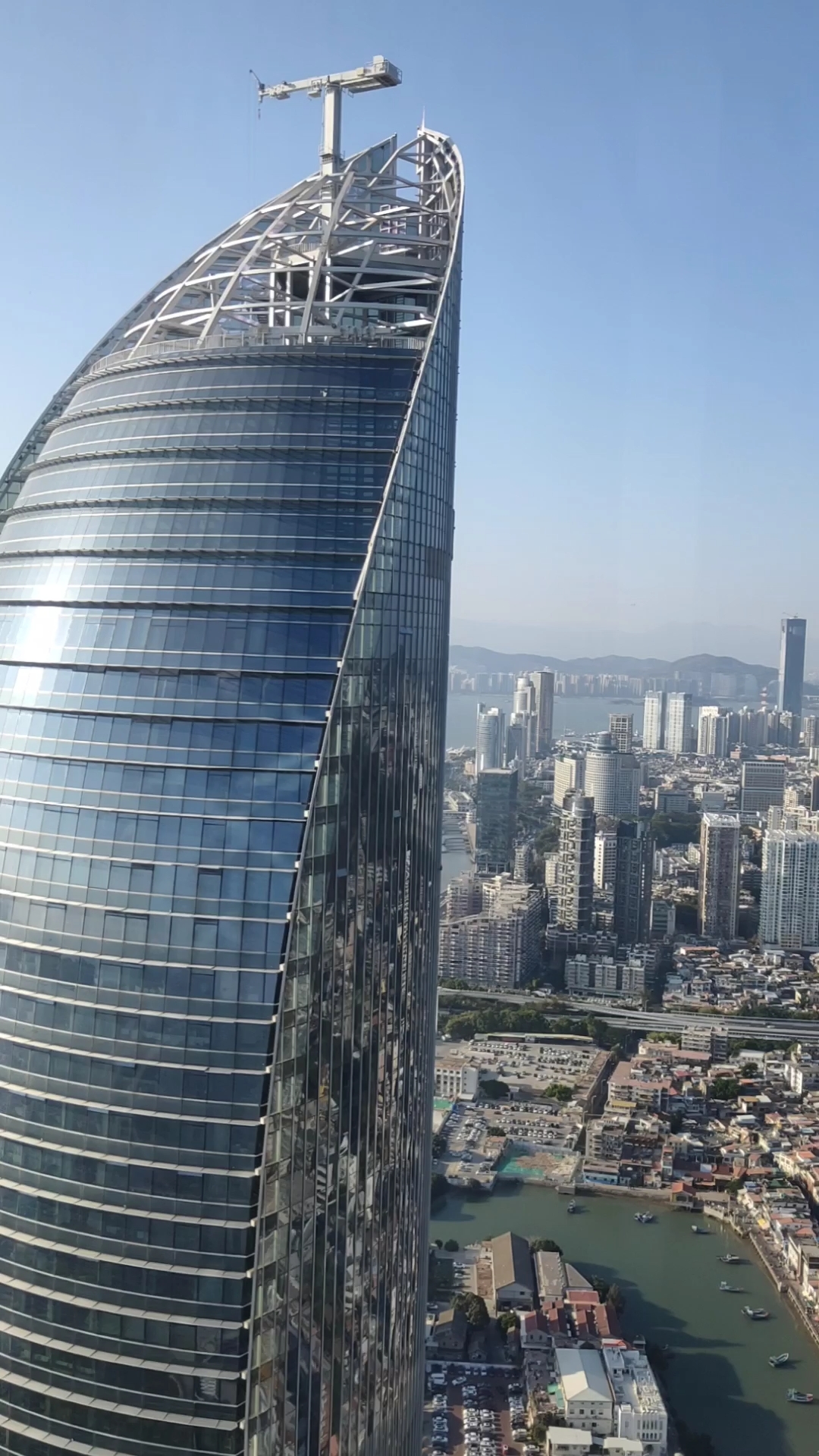 云上厦门,世茂海峡大厦上俯瞰滨海城市的悠闲