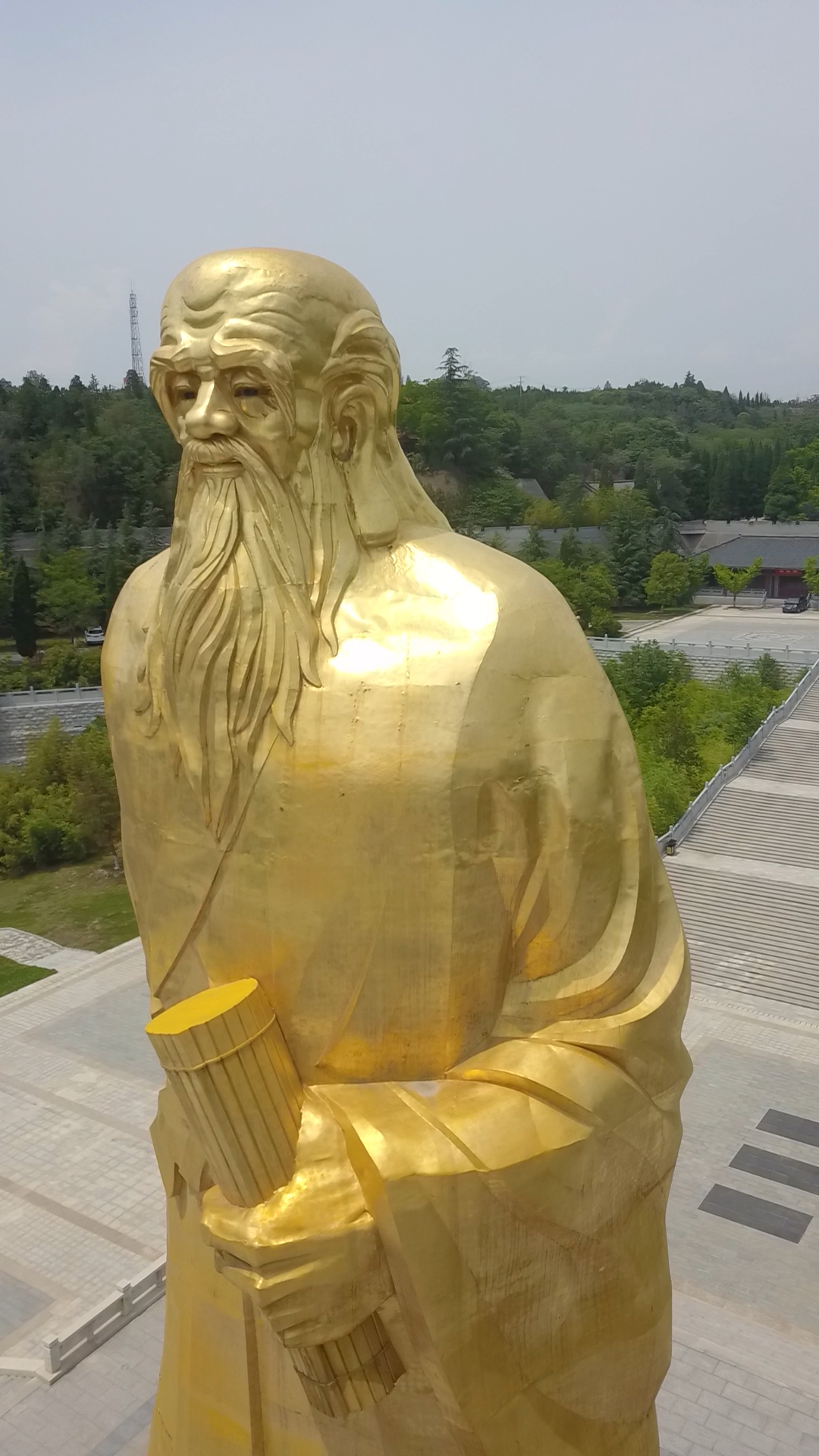 世界最大老子铜像,360吨青铜铸造,高59米.