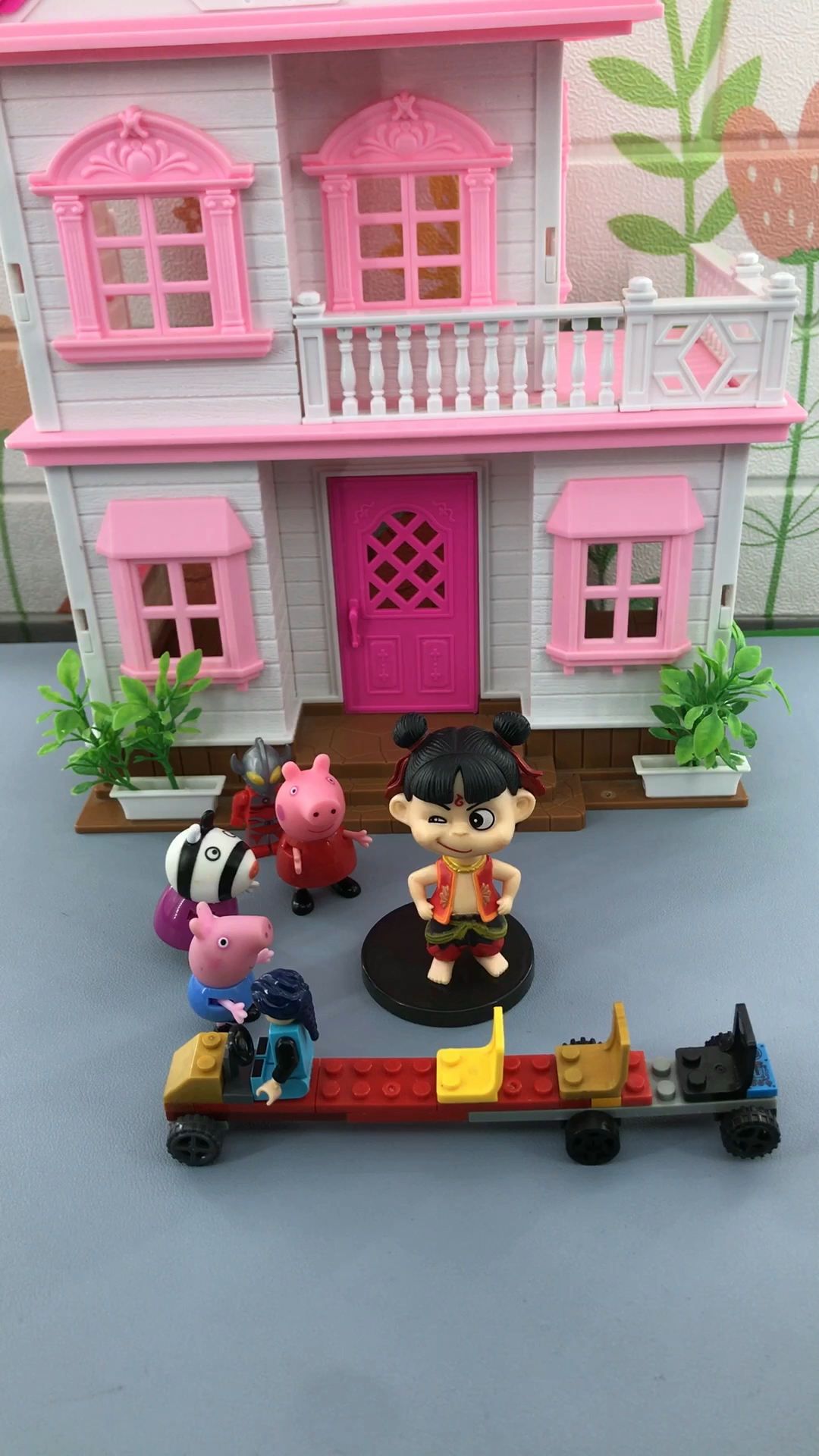 奥利给玩具总动员呜呜呜排队上小火车了