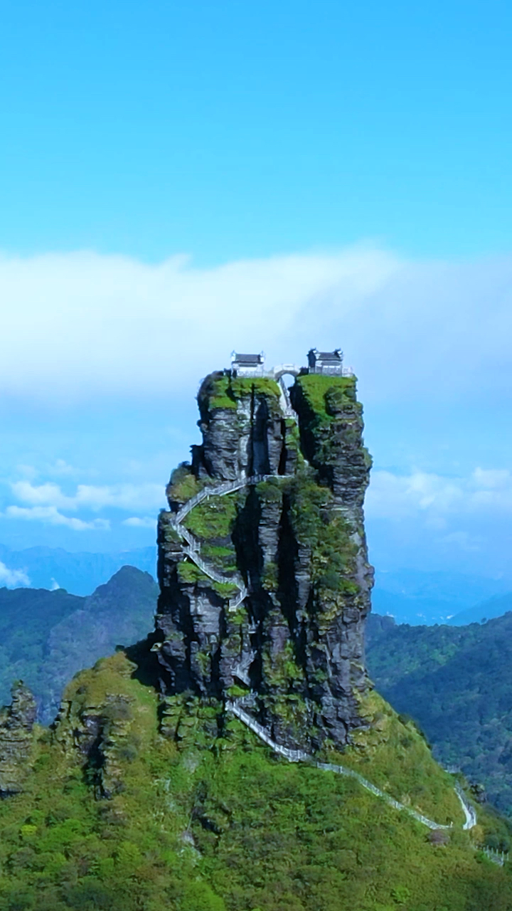 五一出游记#10亿年远古洪荒之力作,神奇的贵州梵净山,爬上去需要勇气