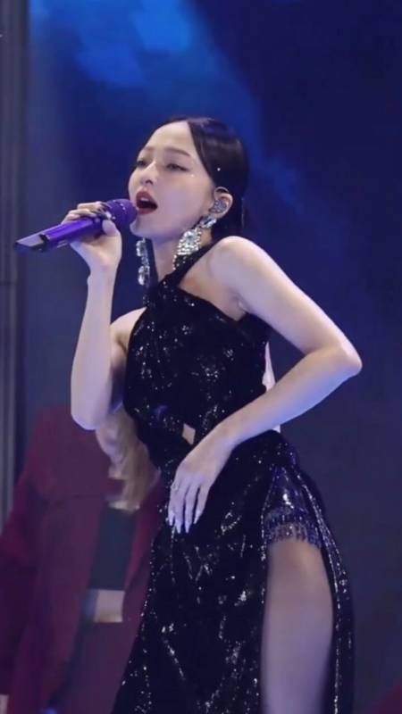 沉默数十年的张韶涵复出了,当年面对好闺蜜的背叛母亲的背叛,都挺过来