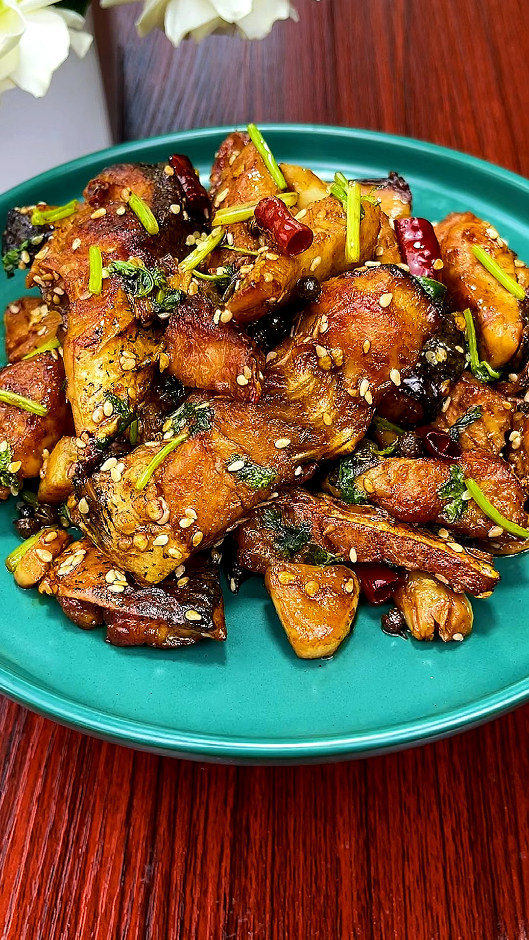 你好,夏天#湖北人爱吃的干煸糍粑鱼,下酒又下饭!-度小视