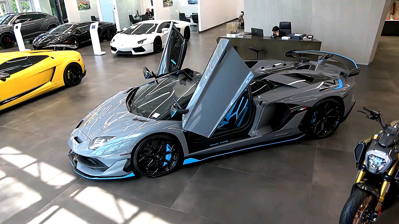 万元奖金争夺赛#"兰博基尼aventadorsvj,迈阿密蓝的内饰也太让人心动