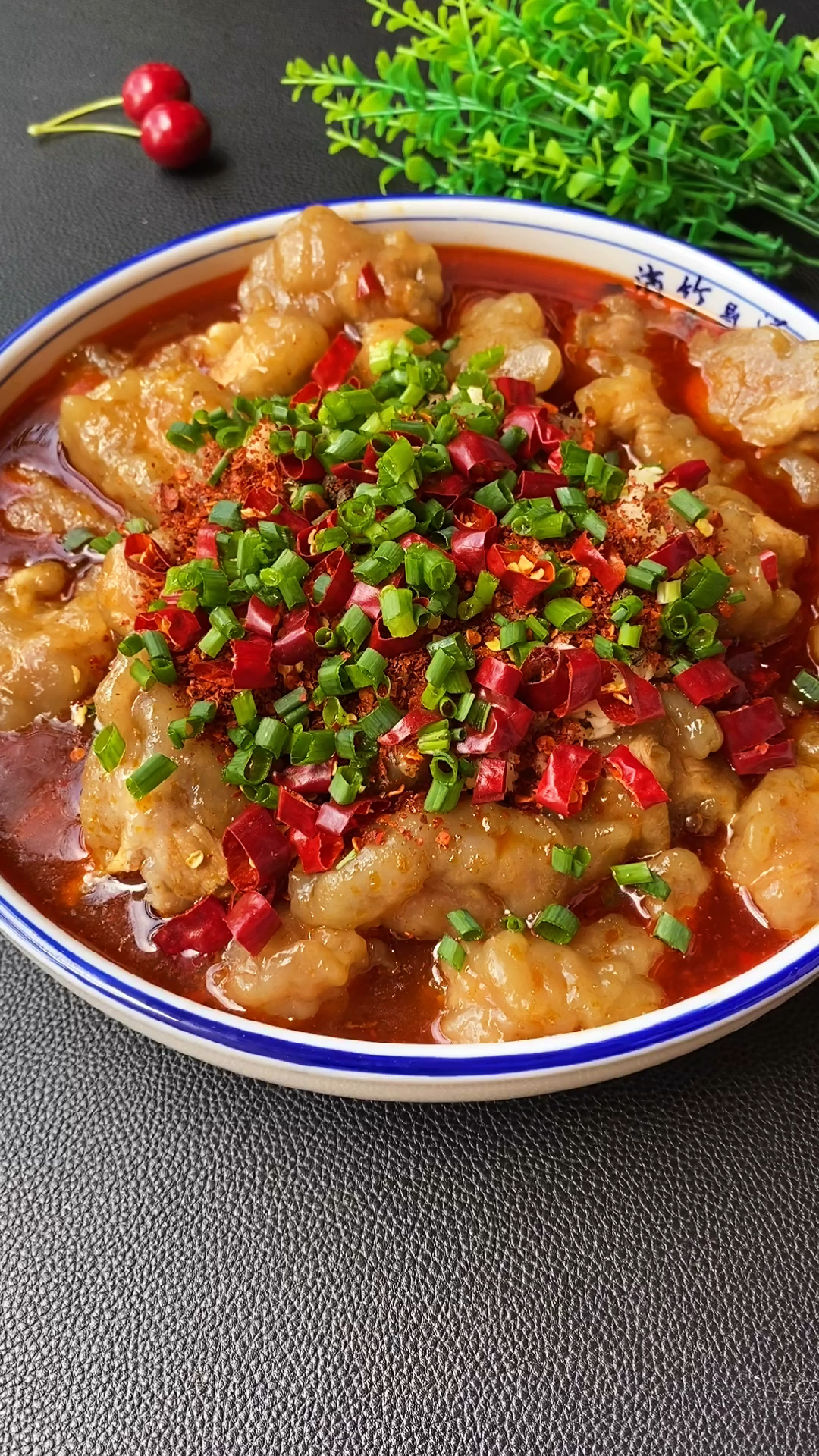 今天又解锁了道新菜,水煮滑肉,大口吃肉的感觉,安逸惨了#川菜-度小视