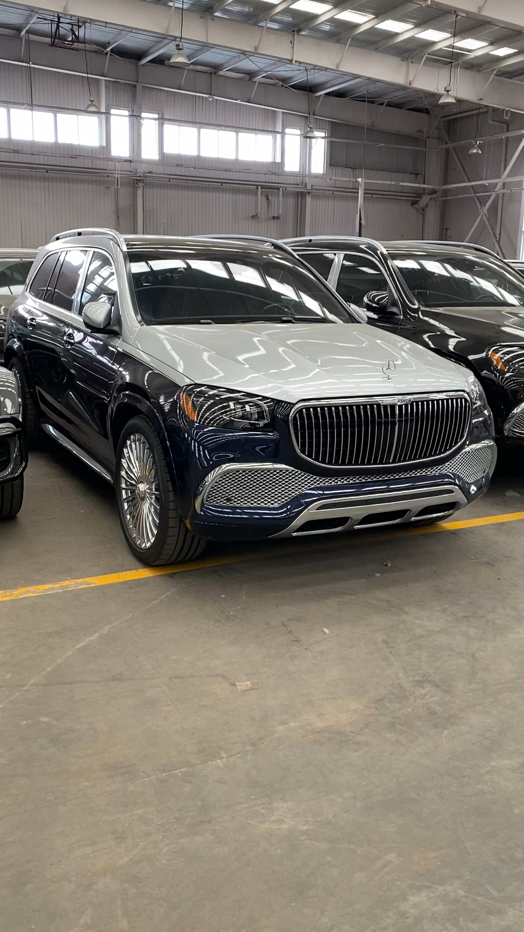 迈巴赫gls600双拼色