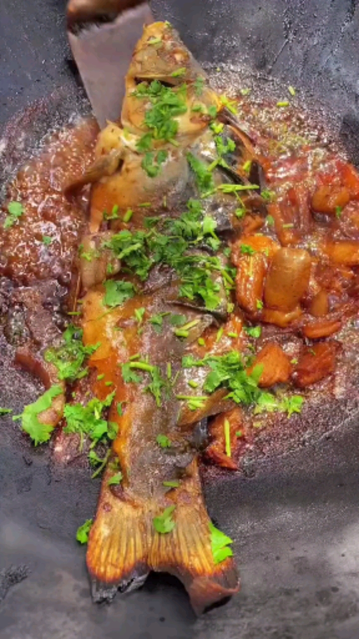 美食看中国#铁锅炖鲤鱼味道鲜美