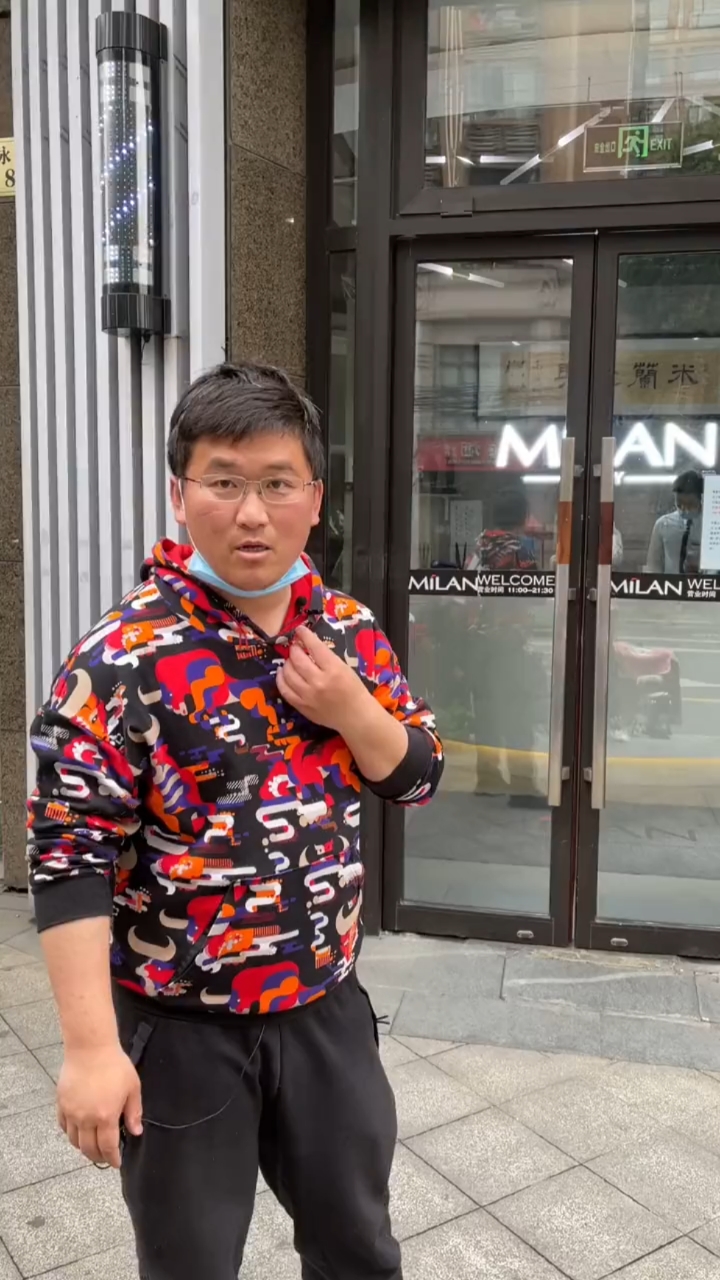 笑神姜涛#在上海一理发店,最便宜的88,最贵的360块.