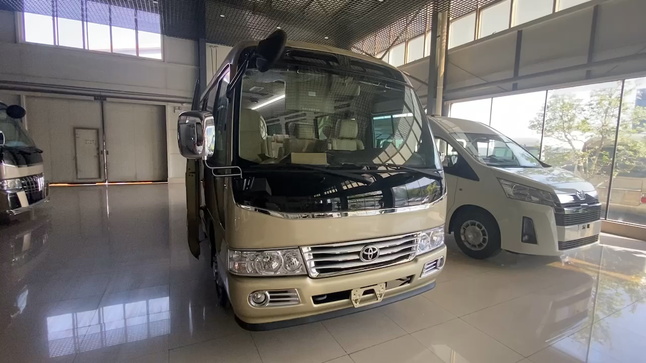 丰田考斯特柯斯达17座公务版