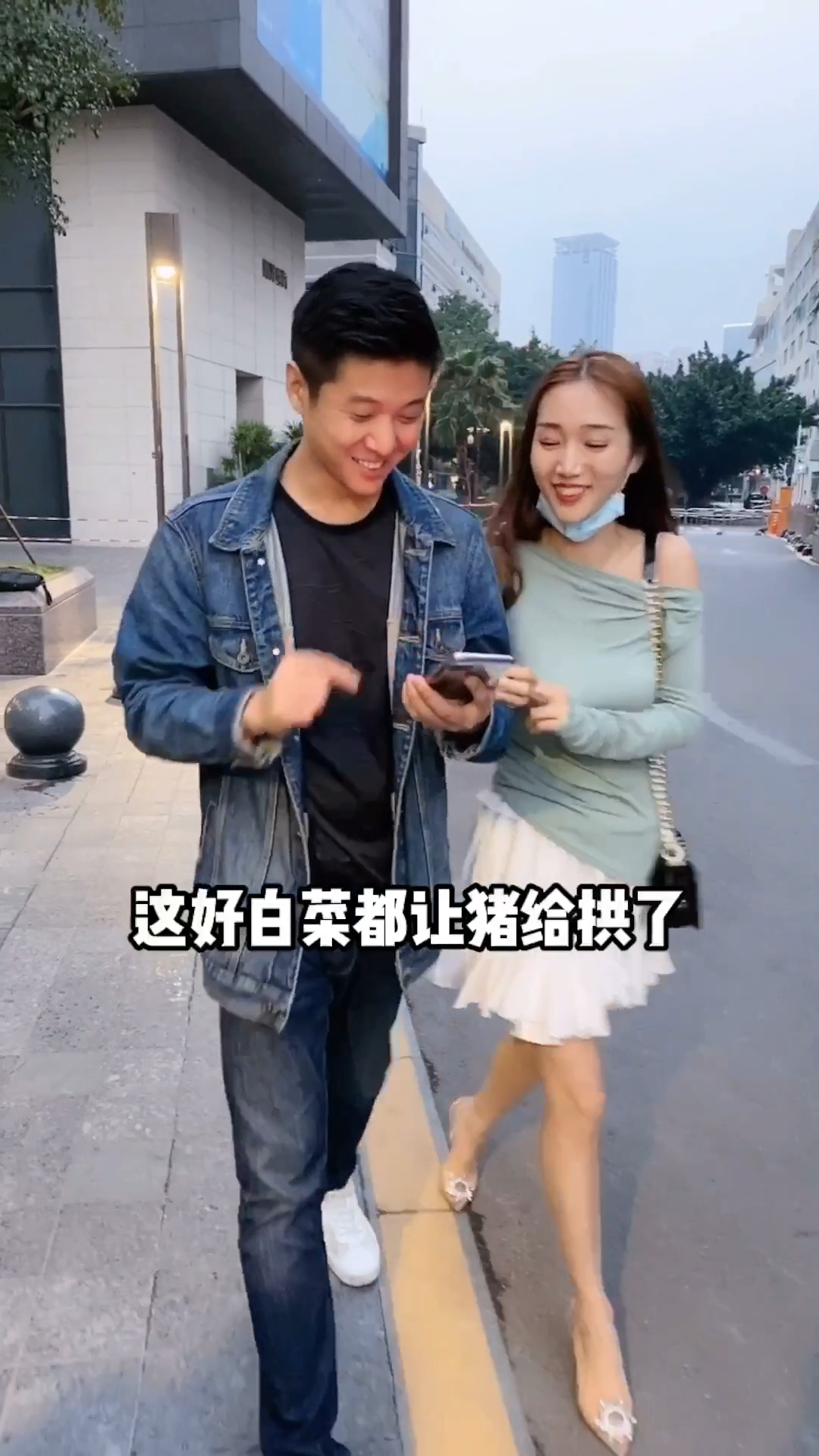 搞笑段子#这年头好白菜都让猪给拱了!