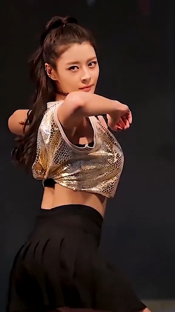 这曲子容易上头#权娜拉#嗨翻全场#大长腿