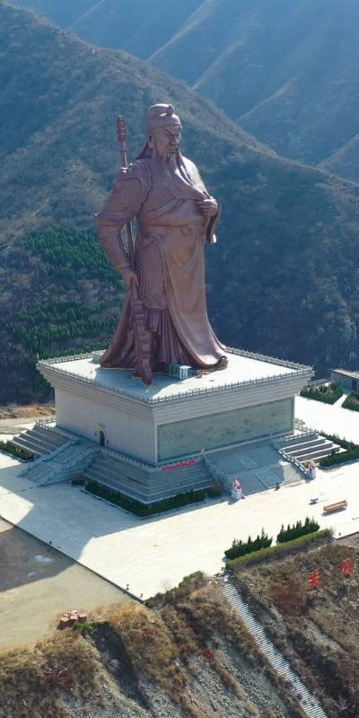 带上全民去旅行#世界最大关公铜像,坐落于山西运城中条山上,耗费铜料