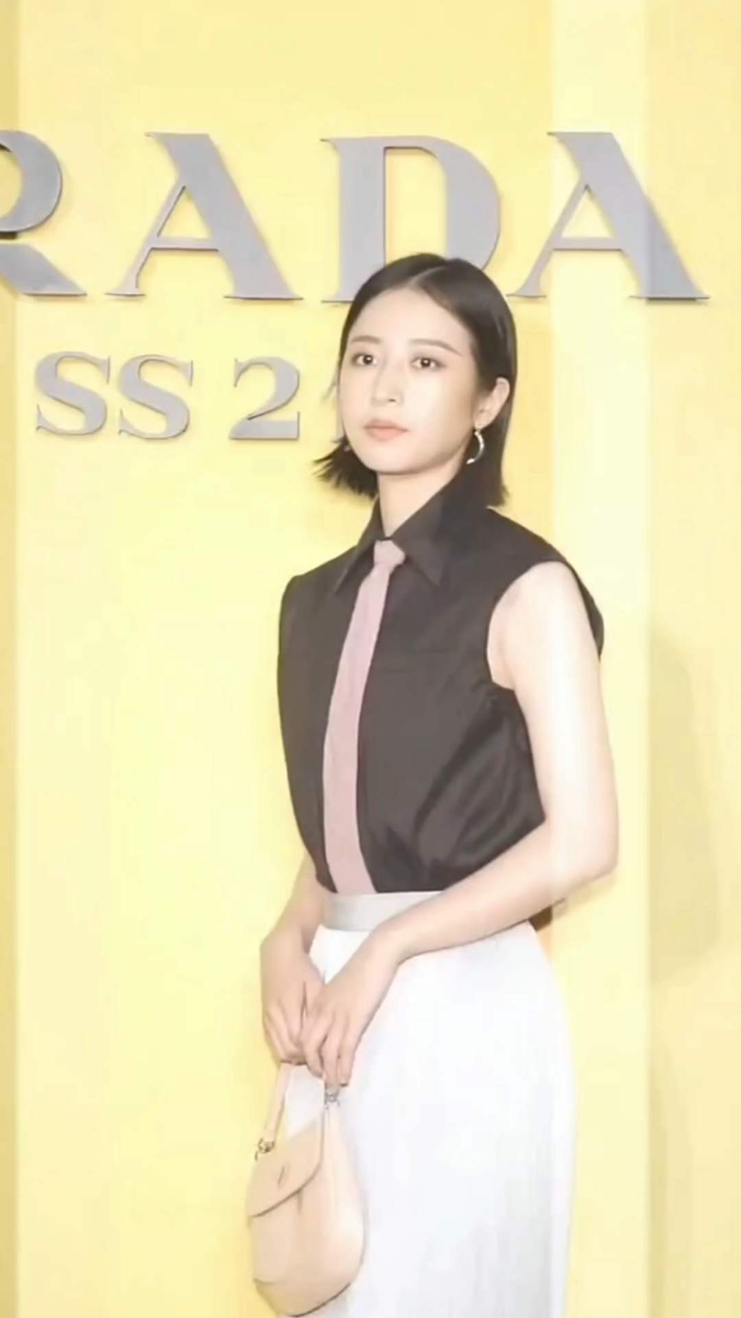 复旦校花,周雨彤!出席活动,脸上贵显优雅气质