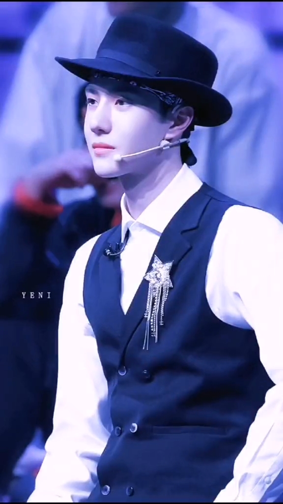 王一博#一博复古礼帽造型