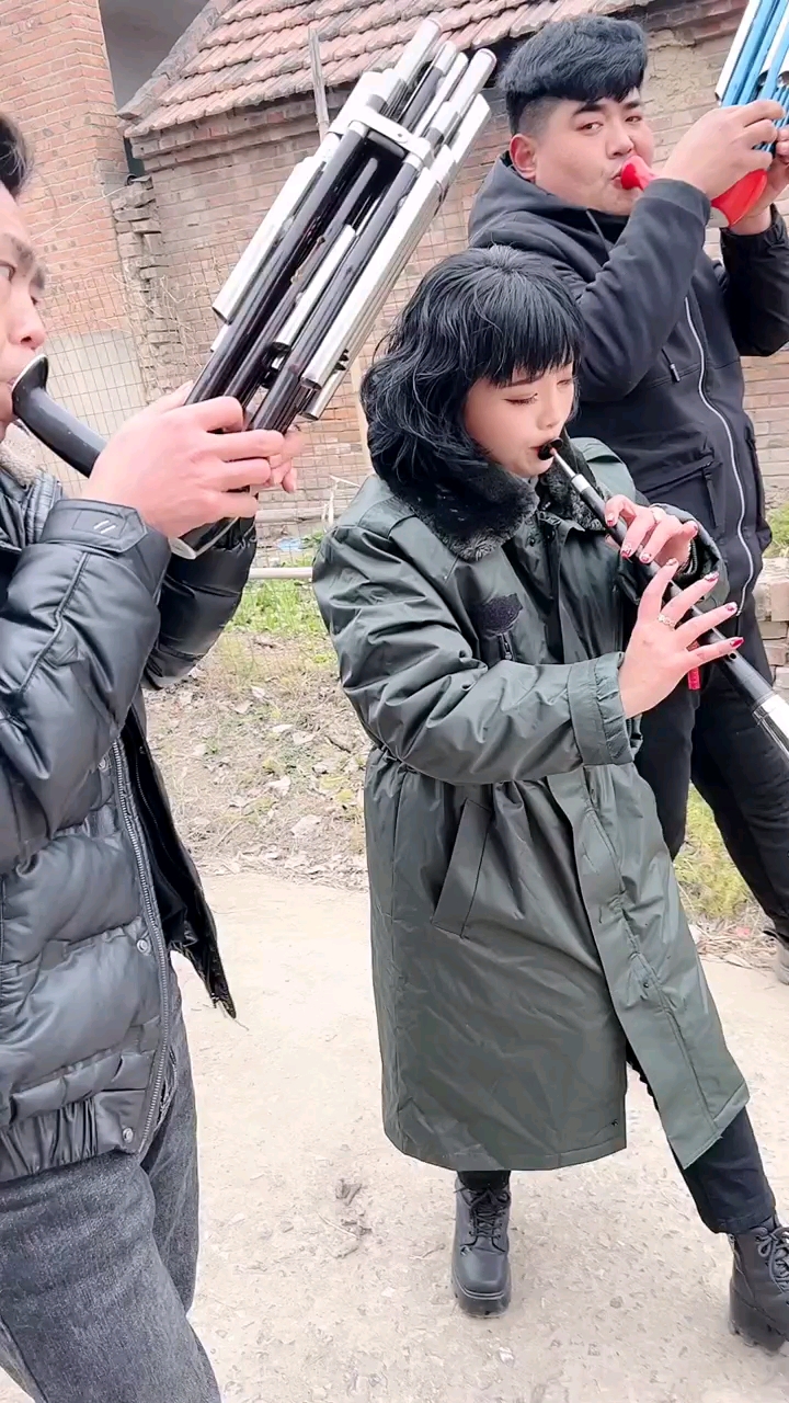 段莎莎不愧是豫东民间唢呐女王,团长配合的也默契-度小视