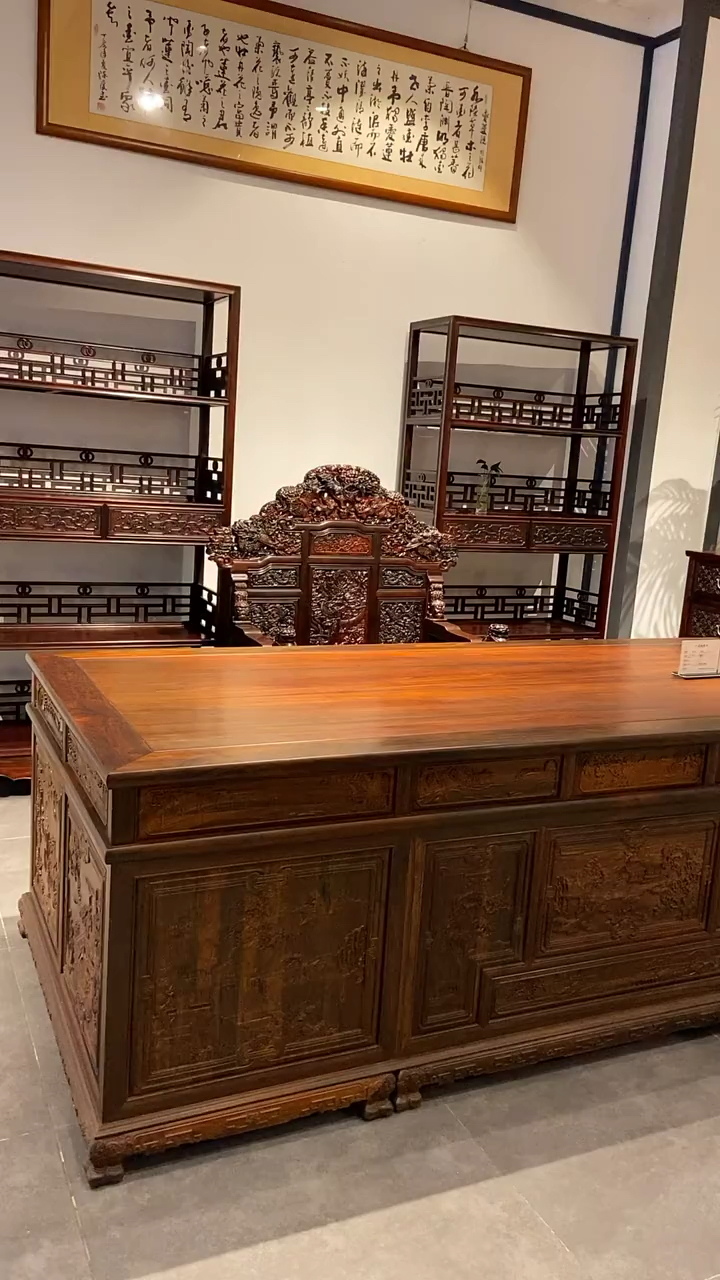 古典红木家具老红木办公室系列大的办公台配上霸气的宝座
