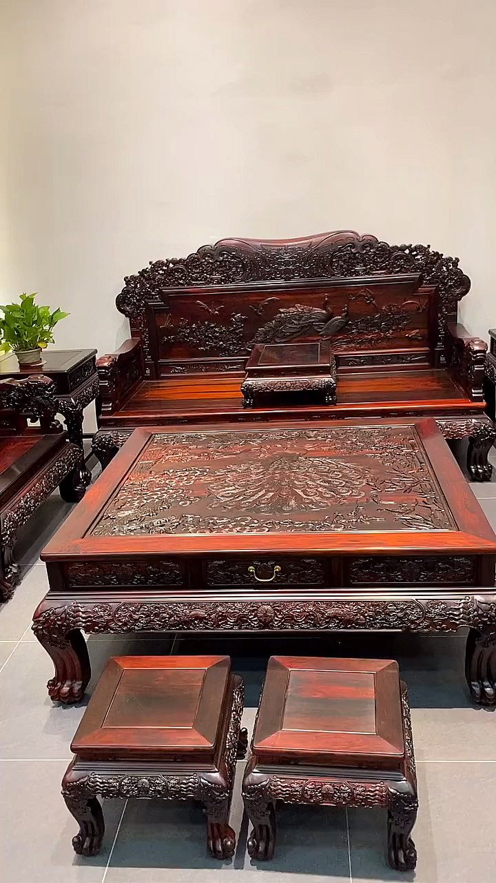 古典红木家具#经典款红木沙发,雕刻雄狮孔雀的大沙发