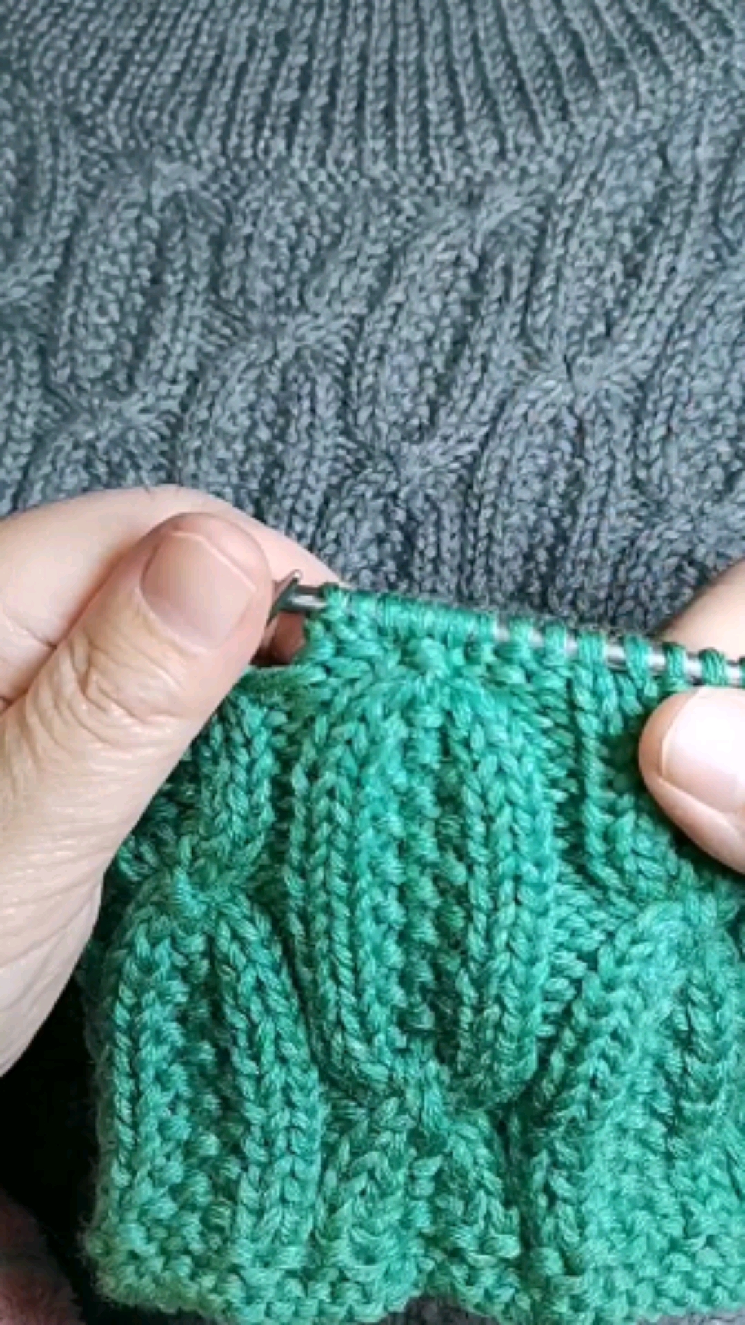 纯手工编织毛衣#灯笼花编织教程,9针20行一个花型.-度小视