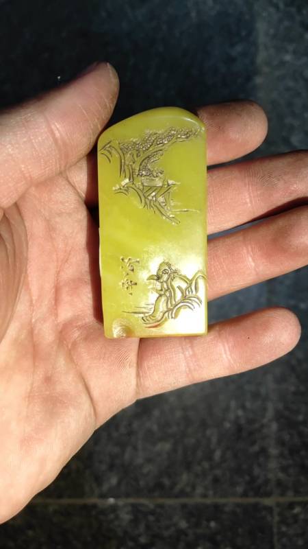 寿山石艾叶绿,手工雕刻的印章.-度小视