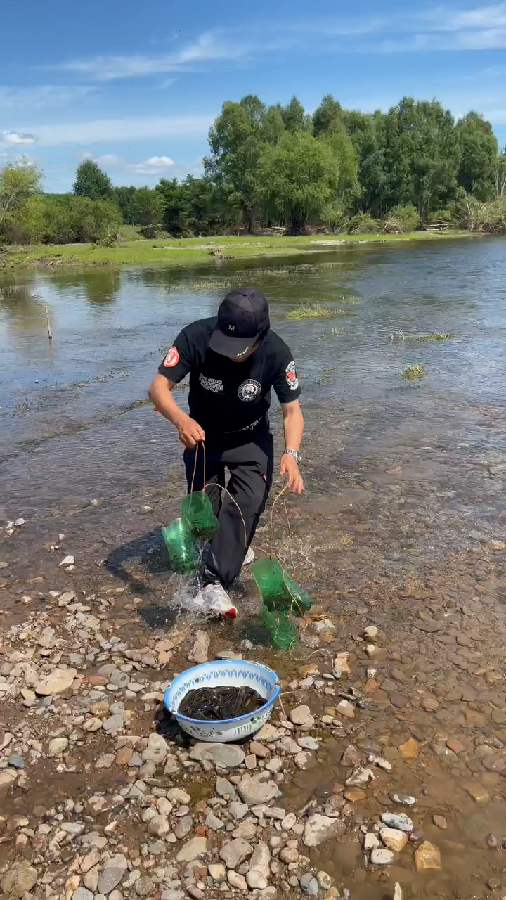 新做的捕魚工具拿魚真給力