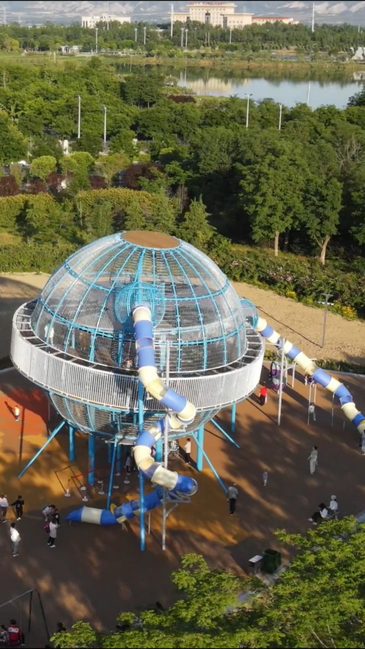 这应该就是小朋友们的快乐星球吧!你知道在哪吗?