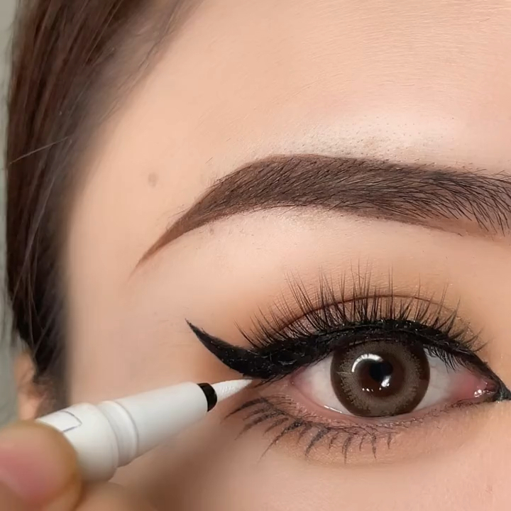 白色眼线这样画不要太好看了