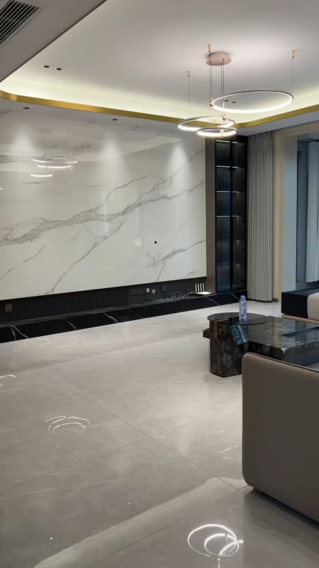 我家宠物不一样#岩板悬空电视背景墙