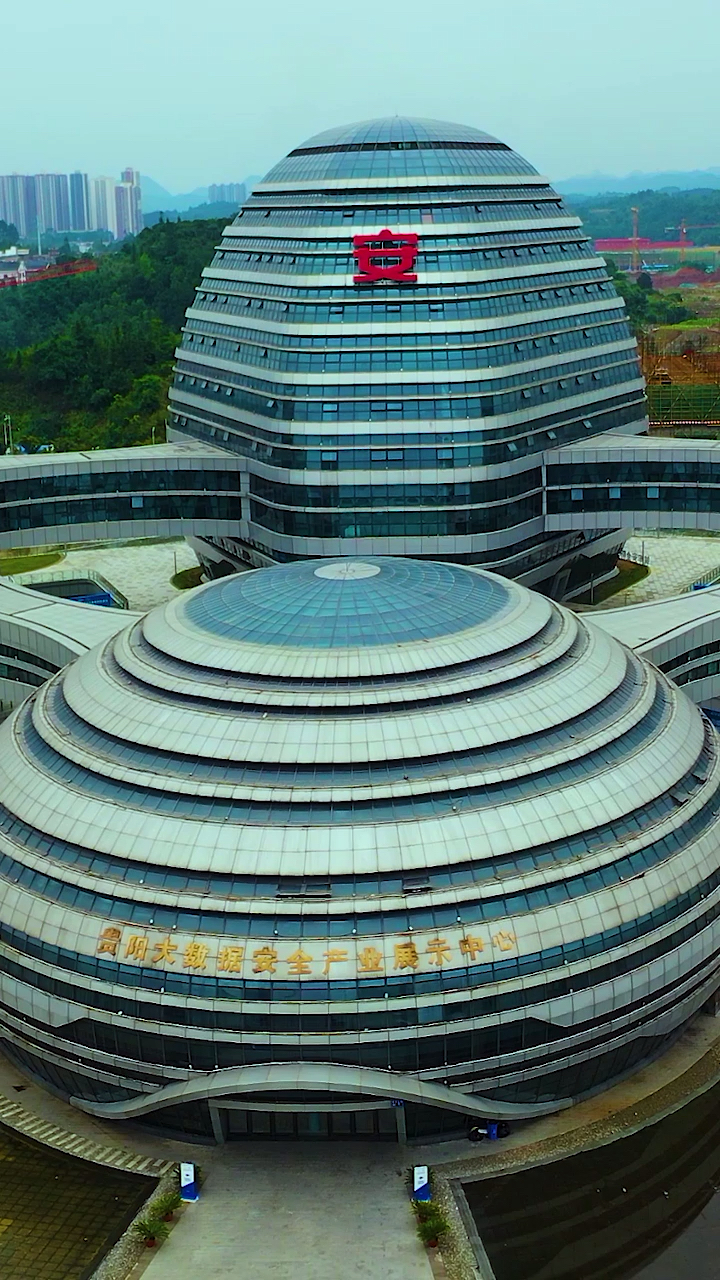 贵阳大数据安全产业展示中心,也是数博会的重要场地之一,够不够气派?