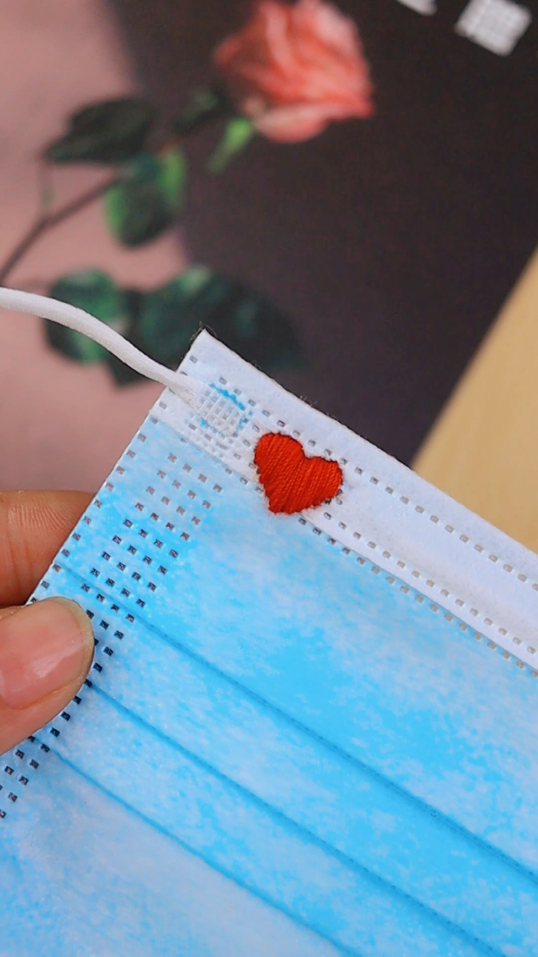 手工制作#情人节给你最心爱的他绣几个爱心口罩吧!