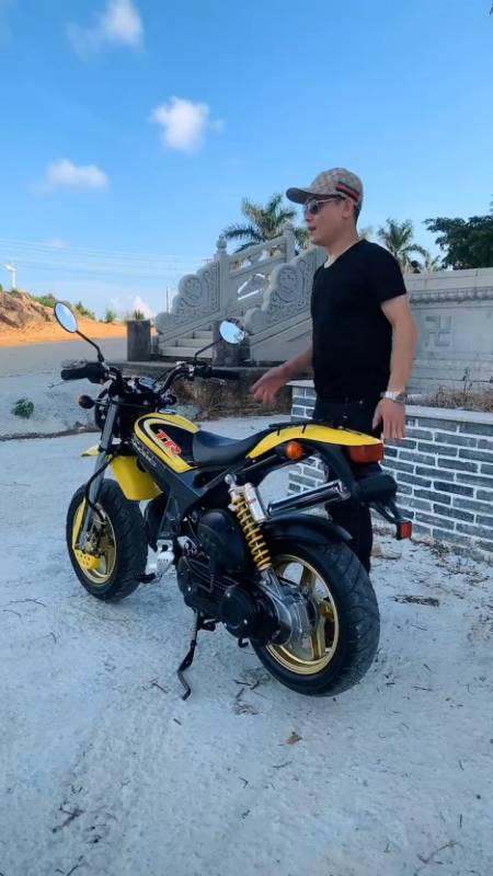 铃木两冲程小越野suzukimagic50猴子高配最高配带氮气避震