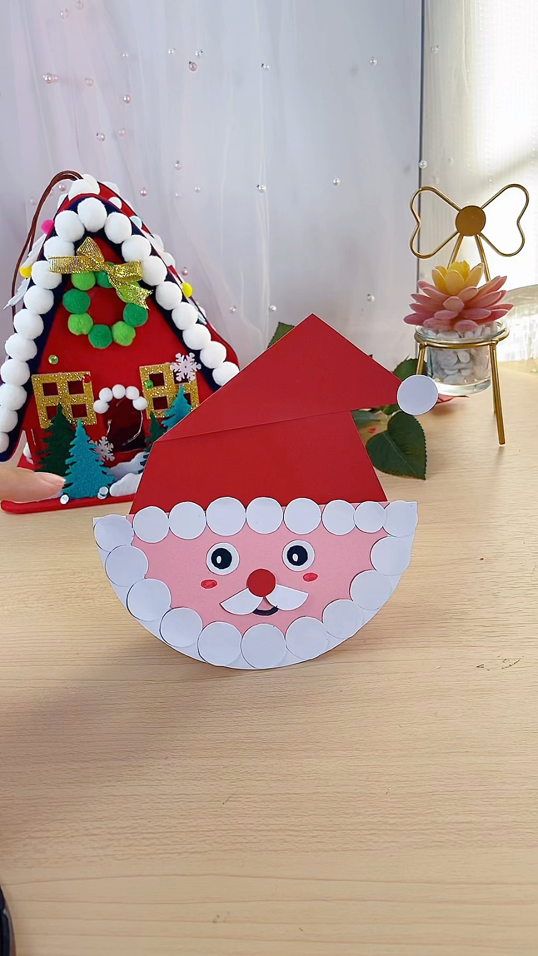 用硬卡纸给孩子做个好玩的圣诞老人不倒翁吧!