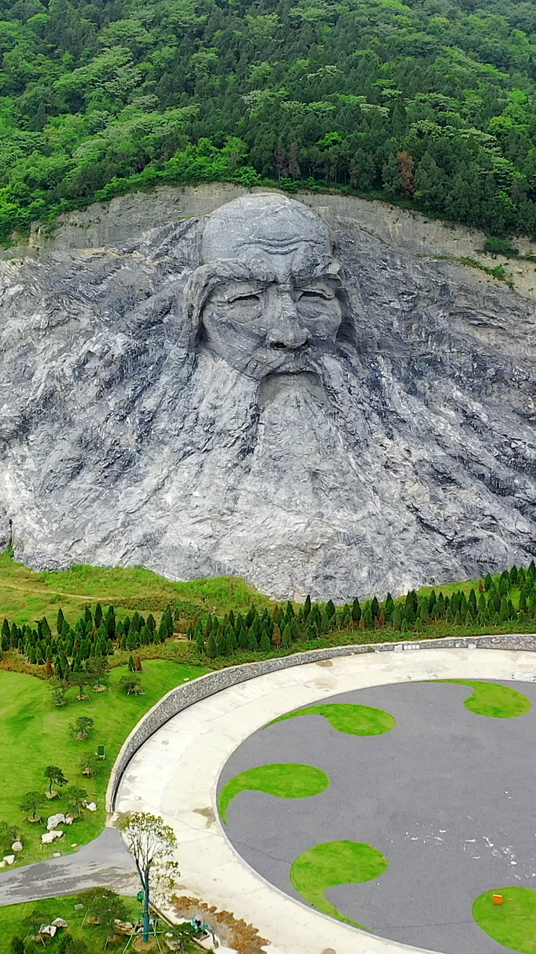 湖北伏羲摩崖石刻,高约70.5米,长约230米,雕刻工匠太牛了!-度小视