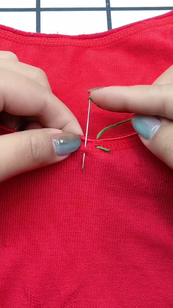 奶奶的衣服太大了穿不了怎么办?教你怎么缝衣领