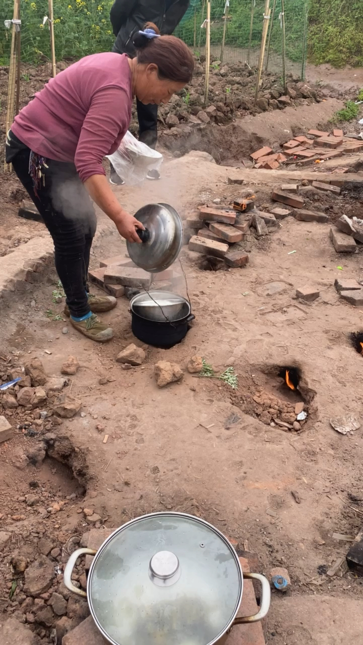重庆地火村,燃烧了60年,没有熄灭过,当地村民直接在这里煮饭