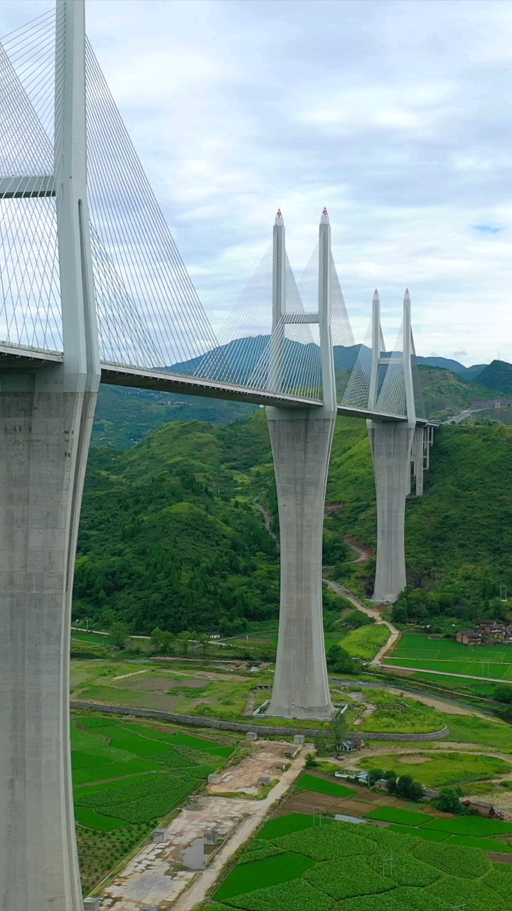 美丽新中国#湖南宜章赤石大桥,中国桥梁建设没有到不了的高度,没有跨
