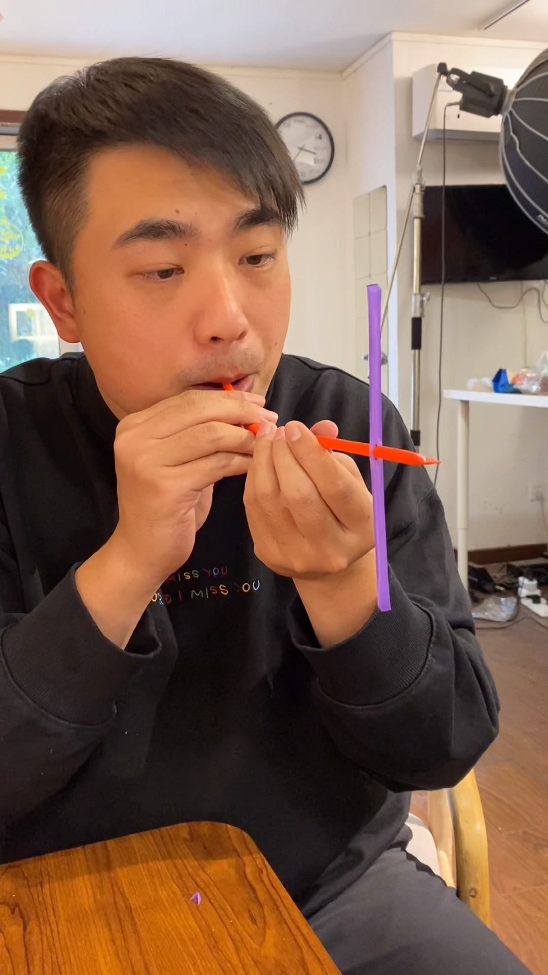 物理趣味实验用吸管做个竹蜻蜓看看能不能飞起来