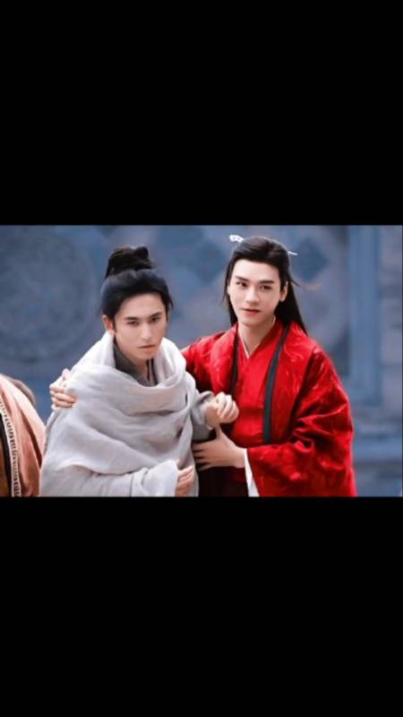 张哲瀚龚俊#谷主这双手啊,最适合在阿絮的蝴蝶骨上弹琴了-全民小视频