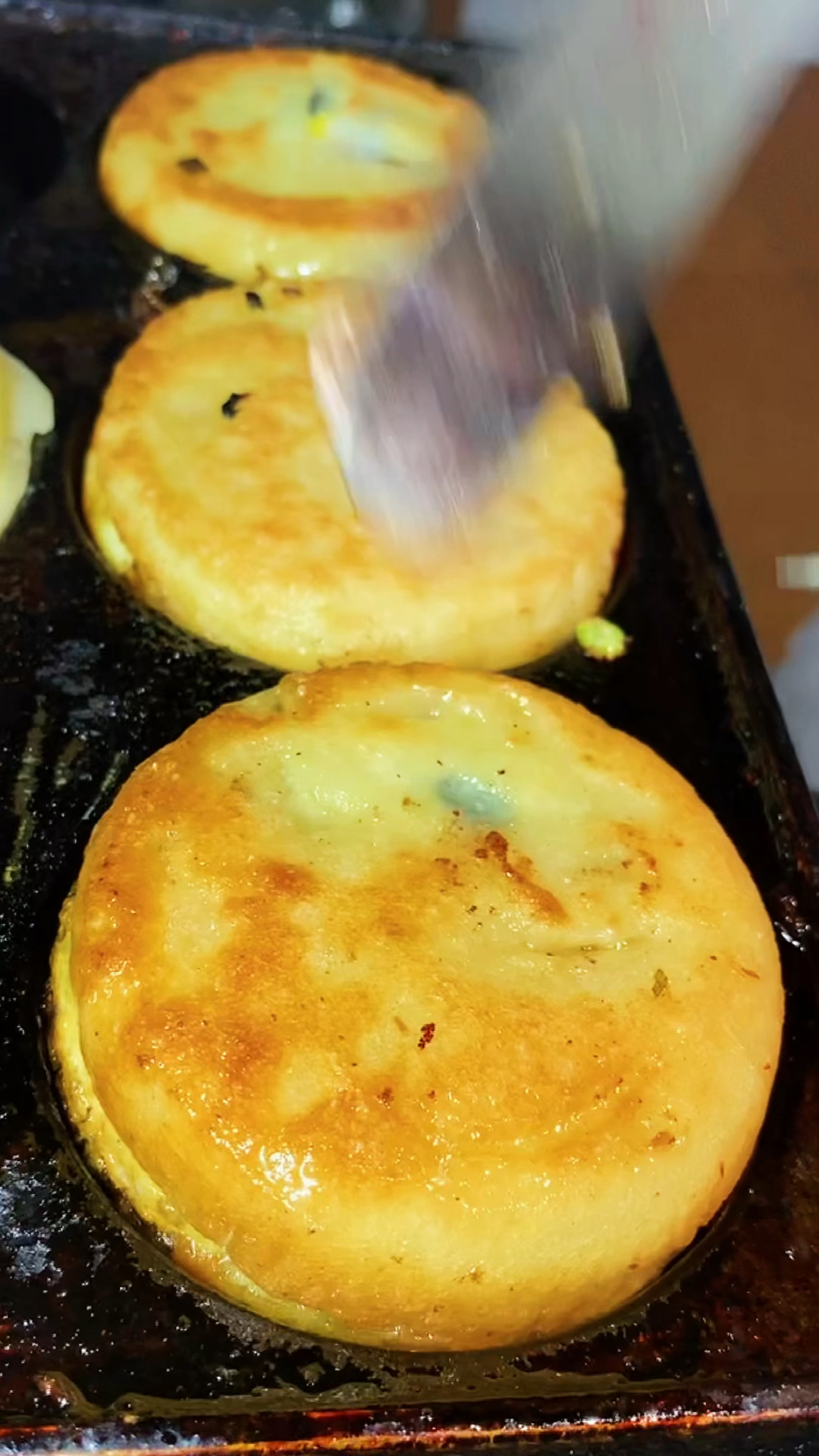 鸡蛋汉堡面糊比例面粉200克牛奶/水250克,酵母10克,盐适量