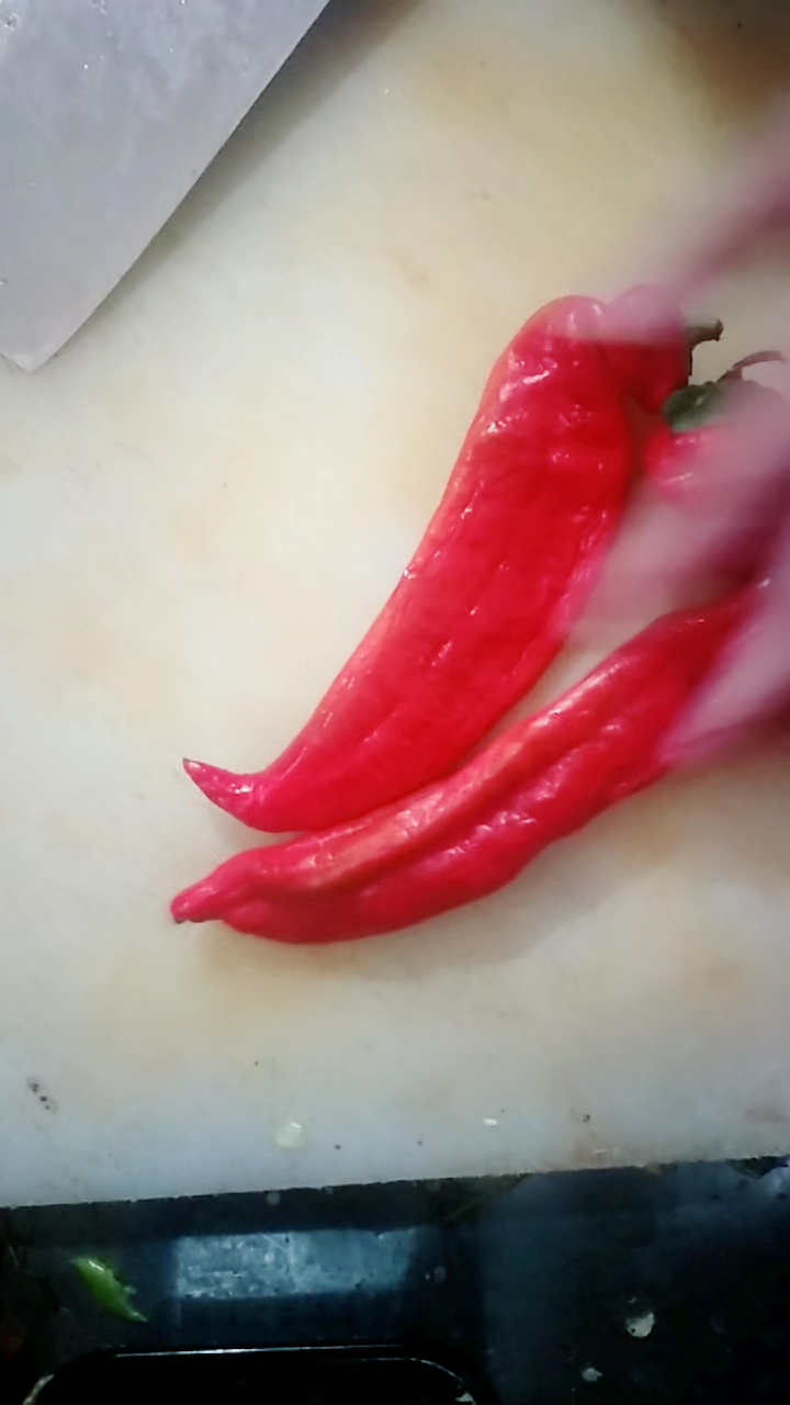 切,红辣椒配颜色