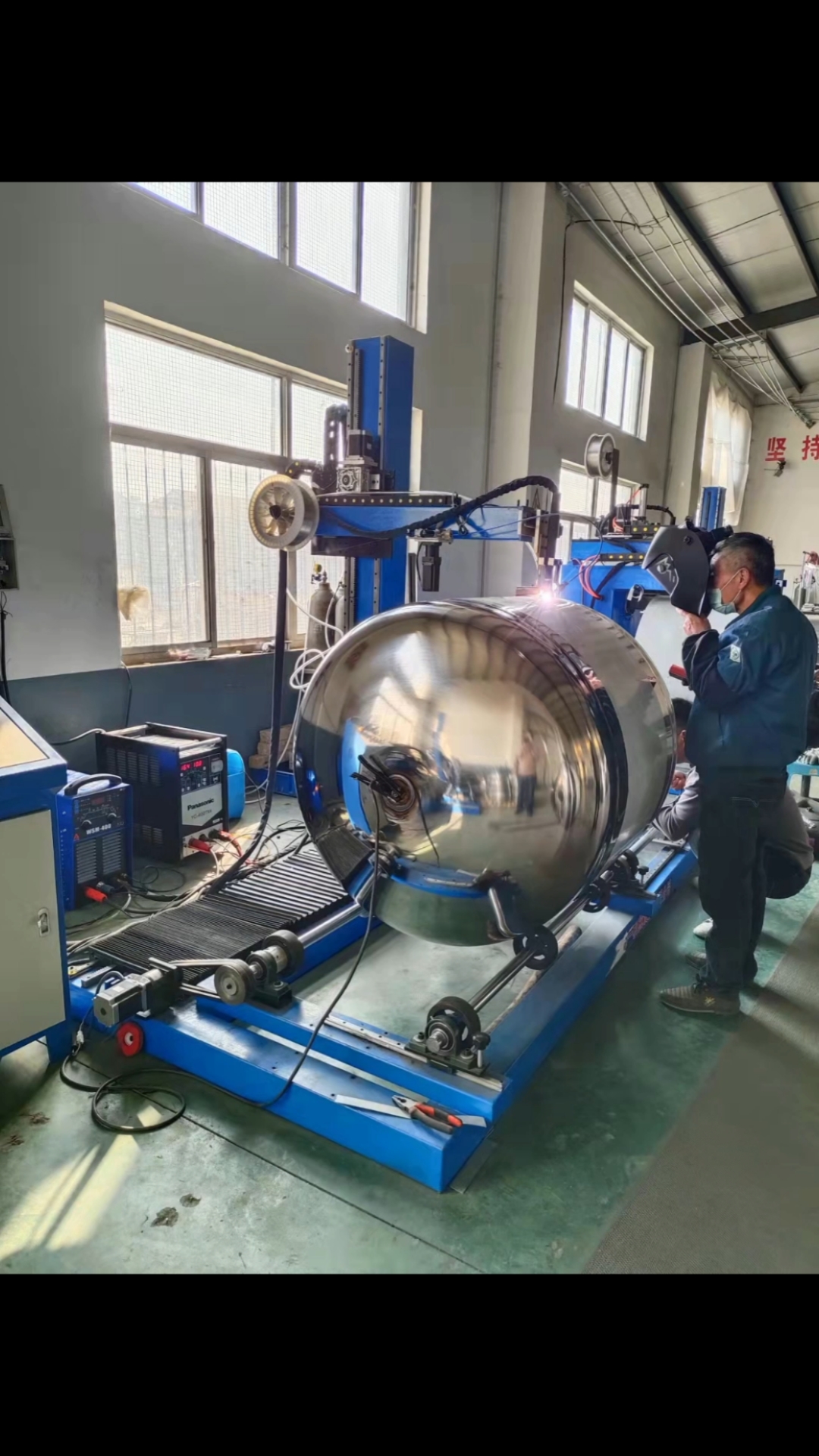 压力容器罐体自动焊接设备