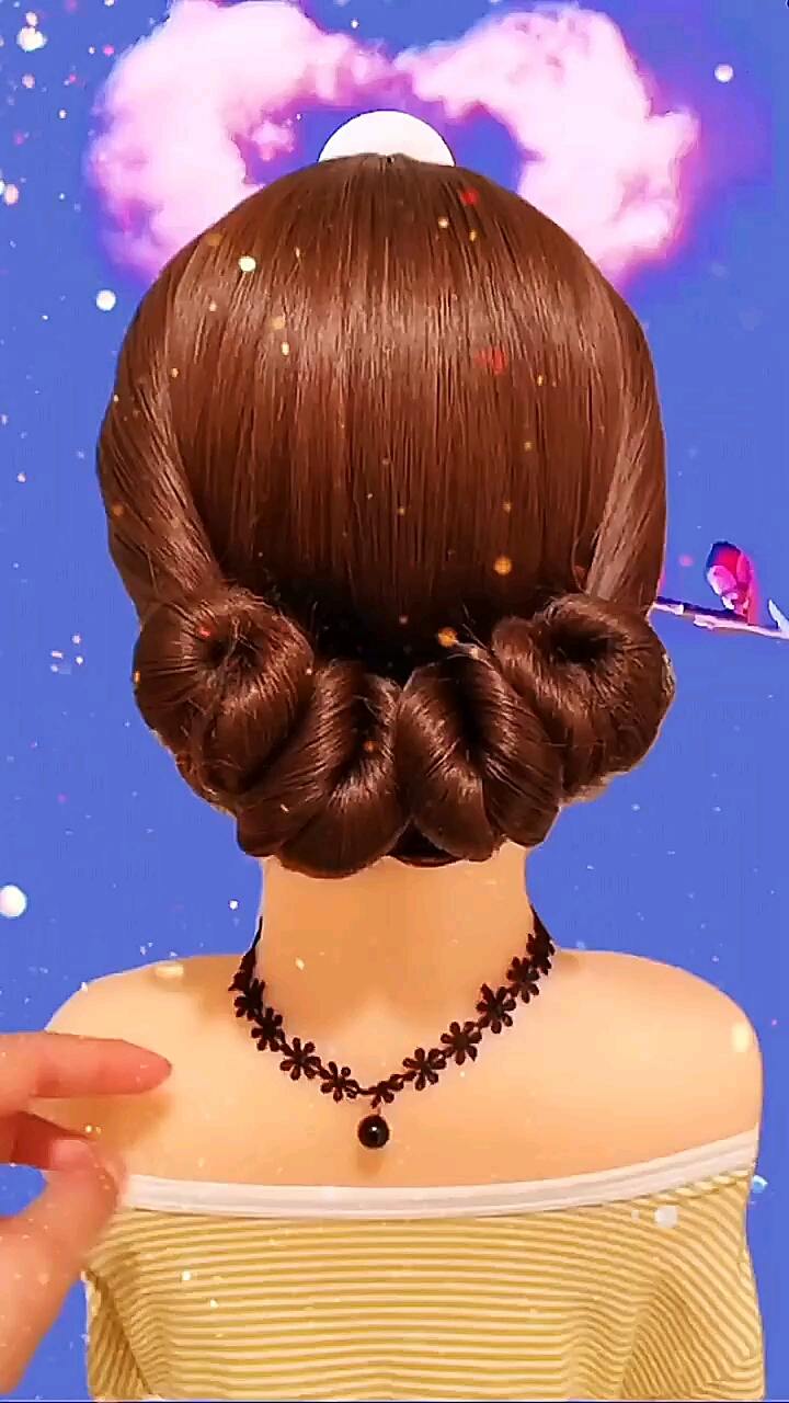 喜婆婆最常用的盘发造型来咯