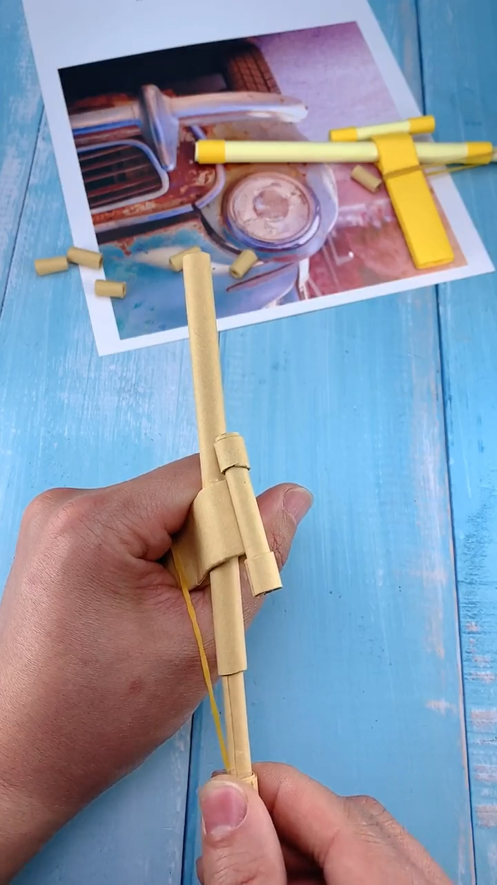 手工制作#好玩的纸管发射器,快来做一把玩玩吧!-度小视