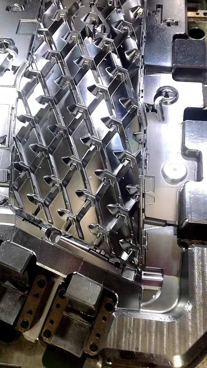 我的奋斗人生#一付好的汽车隔栅模具,必须光如镜面