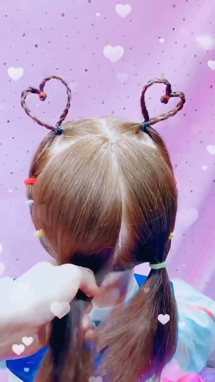 立体爱心双马尾教程,有刘海无刘海都可以梳的发型.