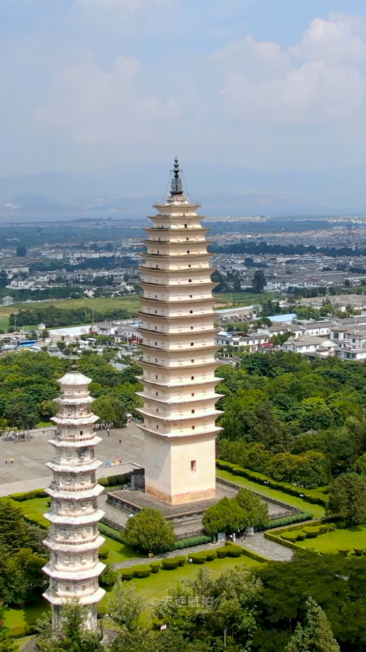 大理崇圣寺三塔,历经千年风雨剥蚀屹立千年不倒