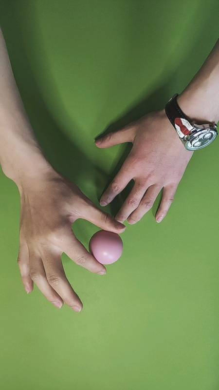 这是技巧魔术 回复 01月前 沙星文8n1月前 我以为你要变出六个手指