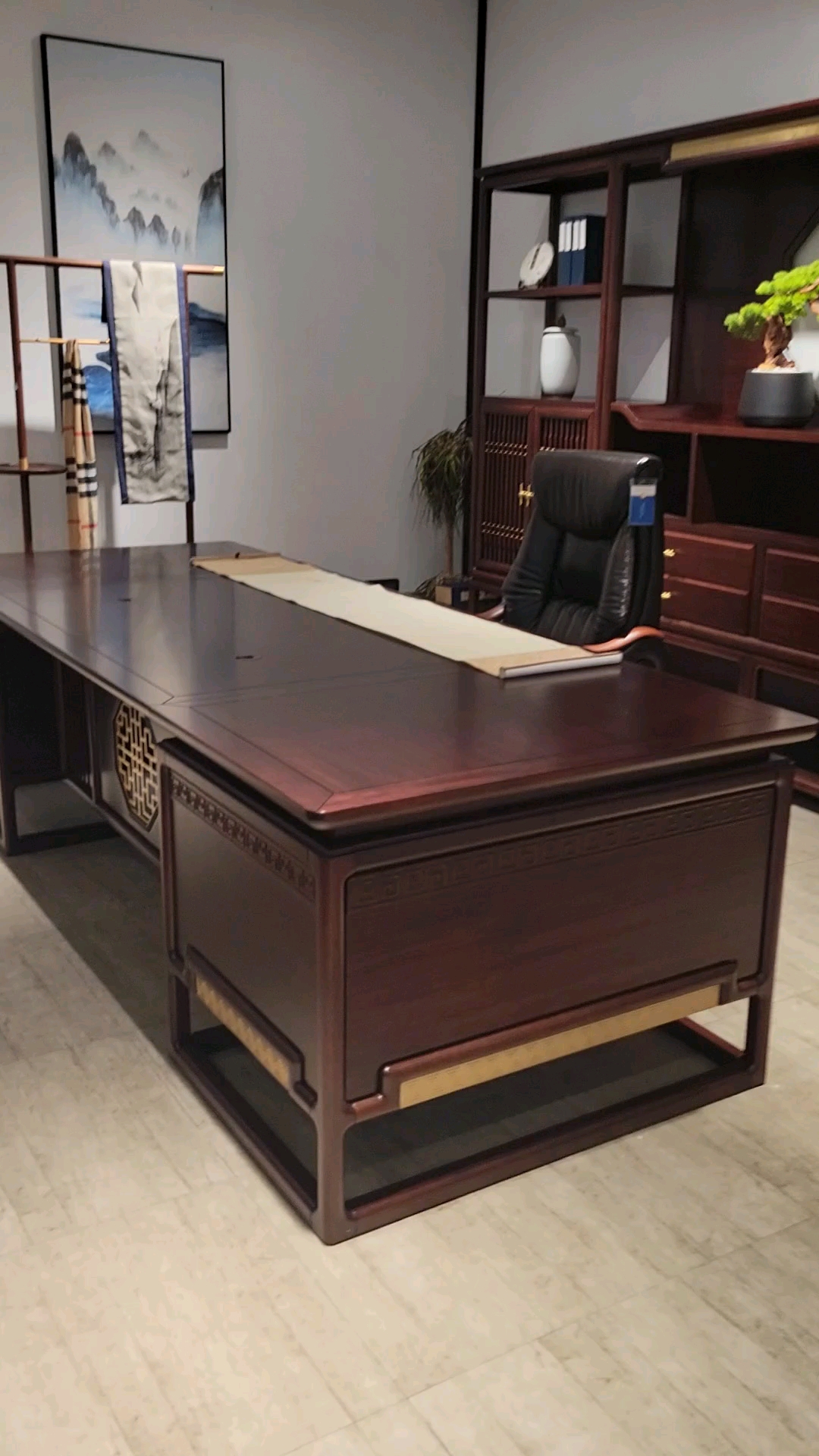 沉稳大气的新中式老板桌,一间有内涵的办公室,成功人士的心之所向!