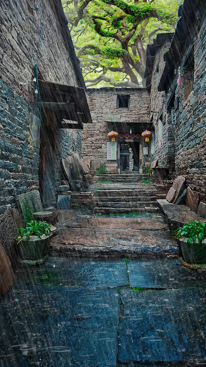 细雨绵绵古巷深